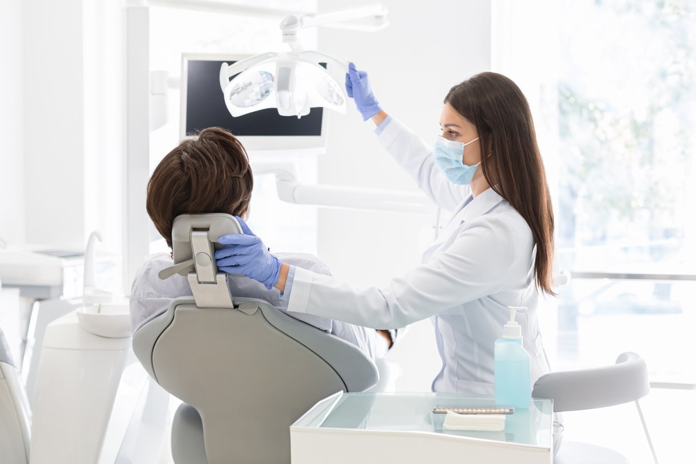 Dentista que cuida de canal: quem procurar para tratar dente 3 Depositphotos 321395558 S